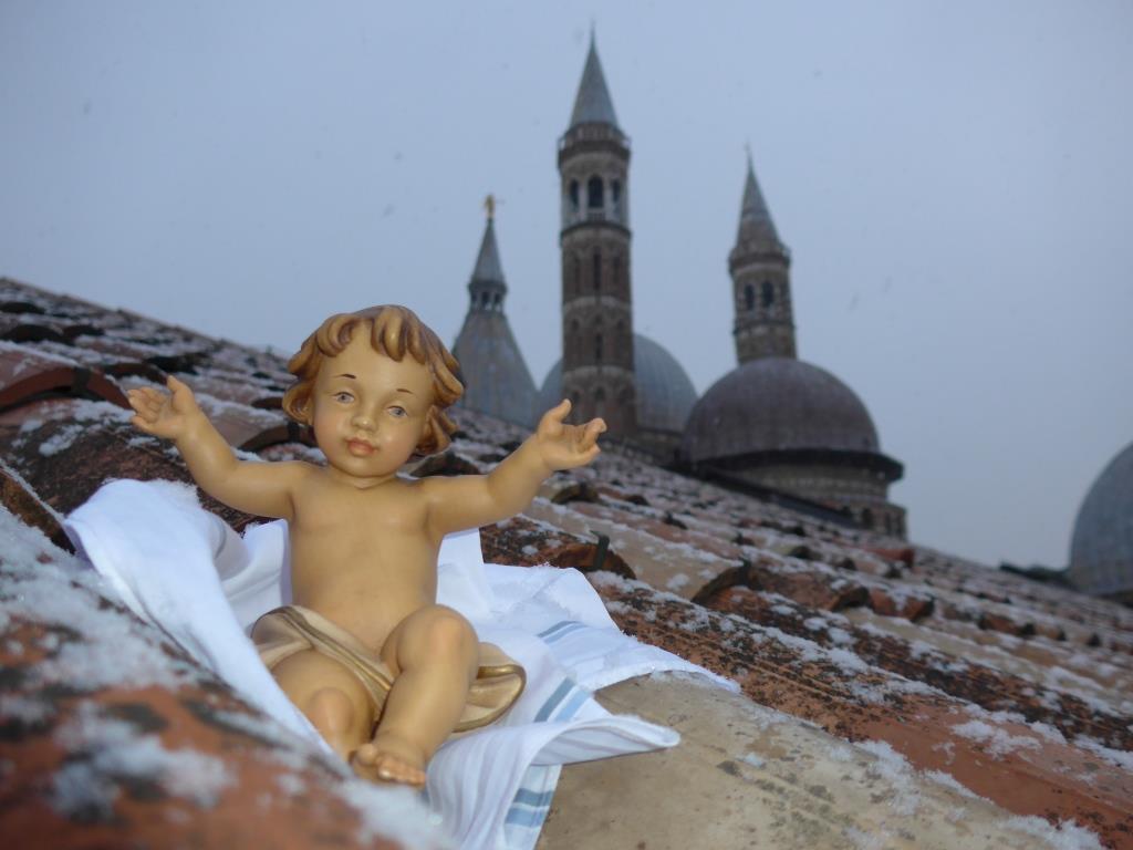 “Per noi uomini e per la nostra salvezza discese dal cielo” (dal Credo)